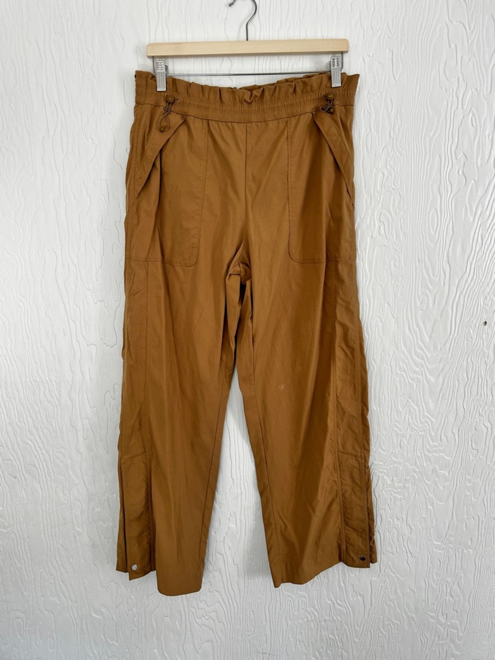 ATHLETA Trekkie Parachute Pants 12 Big Sur Brown Gorpcore Athleisure Lightweight